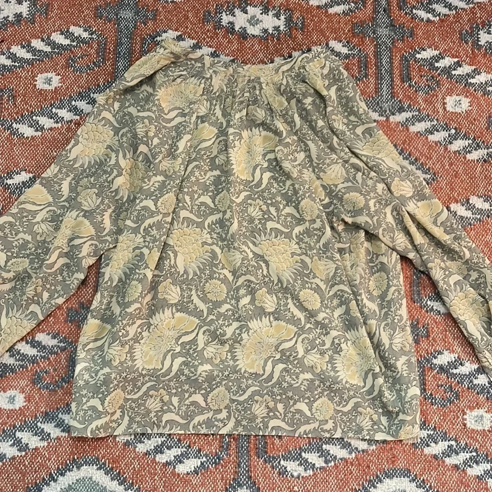 Vince Gray Tan Floral Print Vintage Style100% Silk Blouse XS